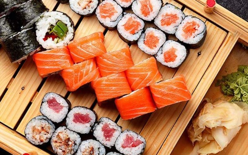 cá hồi sushi